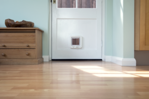SureFlap_Microchip_Cat_Flap_Wooden_Door-768x512-1.png